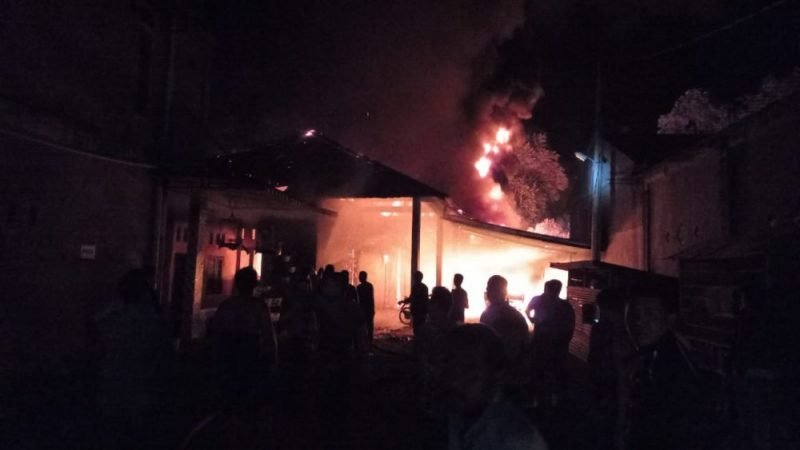 Gudang es krim di Pidie terbakar