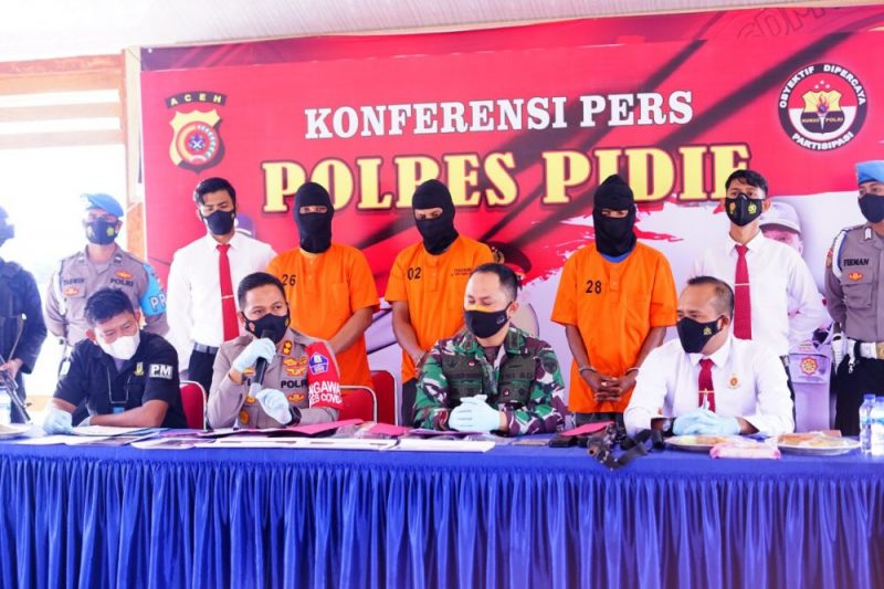 Konferensi pers Polres Pidie terkait penembakan anggota TNI