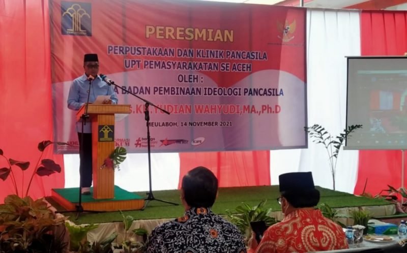 Bupati Aceh Barat, H. Ramli MS saat peresmian perpustakaan dan klinik di Lapas Meulaboh