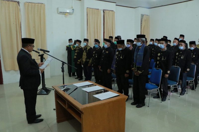Bupati Aceh Barat H. Ramli MS melantik imum mukim terpilih dalam Kabupaten Aceh Barat untuk masa jabatan 2021-2026 secara serentak