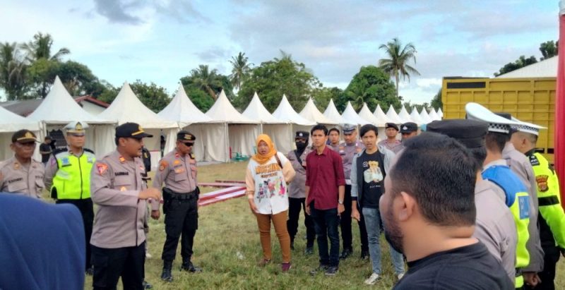 Kabag OPS Polres Abdya AKP Basridar saat memberikan arahan kepada personil di lokasi expo Barsela Abdya 