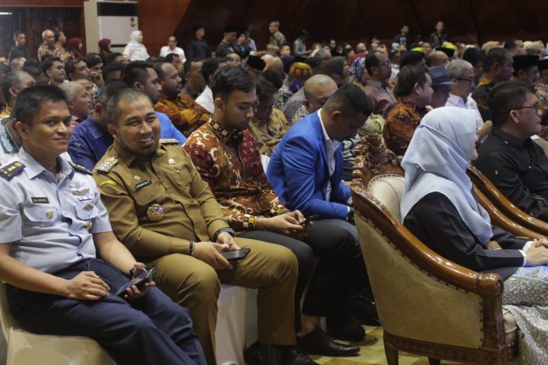 Pj Bupati Aceh Besar Muhammad Iswanto S.STP, MM menghadiri pelantikan atau pengukuhan pengurus Kamar Dagang dan Industri (Kadin) Provinsi Aceh Masa Bakti 2022-2027 di Anjong Mon Mata Banda Aceh, Senin (10/7/2023).