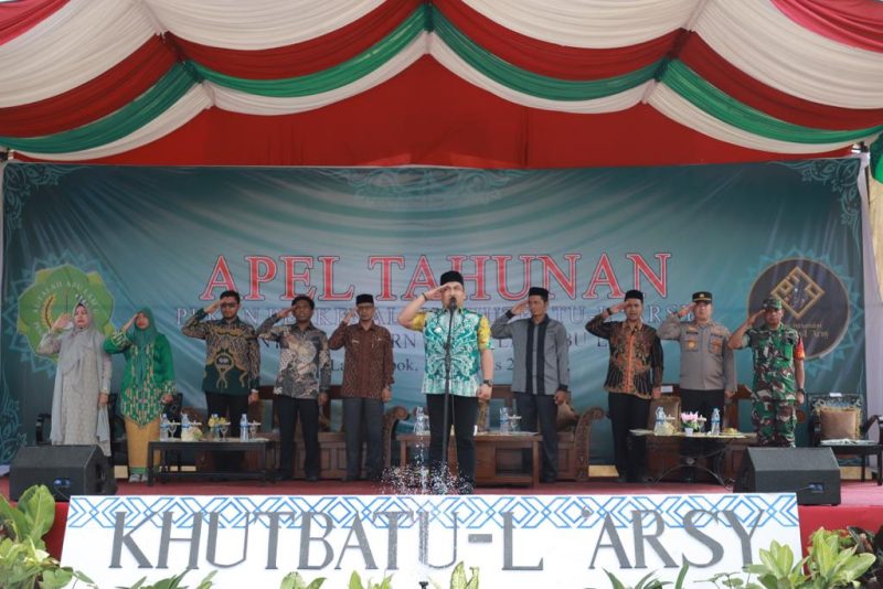 Pj Bupati Aceh Besar, Muhammad Iswanto S.STP MM menjadi Inspektur upacara Apel Tahunan Perkenalan Khutbatu-L 'Arsy Pesantren Modern Al-Falah Abu Lam U di Gampong Lam Jampok, Kecamatan Ingin Jaya, Aceh Besar, Sabtu (12/08/2023). 