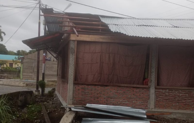 Salah satu rumah warga yang terdampak puting beliung di Desa Pante Rakyat Babahrot 