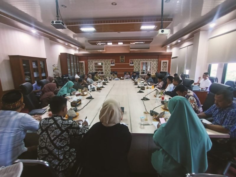 Banleg DPRA menerima kunjungan silaturahim Pengurus LEPADSI di ruang kerja Banleg DPR Aceh, Jumat sore 28 Juli 2023. Foto: Dok Humas DPRA