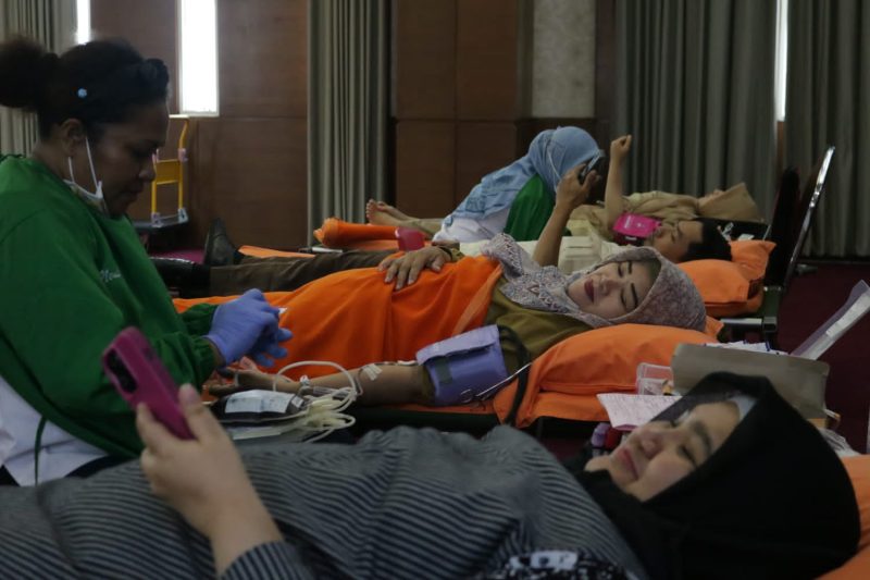 Para PNS dan non-PNS di ruang lingkup BPPA mengikuti donor darah digelar di Aula lantai 2 Kantor BPPA di Cikini, Jakarta Pusat, Senin, 4 September 2023.