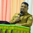 Sekdakab Aceh Besar, Drs. sulaimi M.si memberikan kata sambutan dan sekaligus membuka acara kegiatan Government Transformation Academy (GTA) di Gedung Dekranasda, Gampong Gani, Kecamatan Ingin Jaya, Aceh Besar, Selasa (19/09/2023).