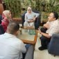 Kepada BPPA, Akkar Arafat (tengah) dan ibu almarhum Imam Masykur, Fauziah (kiri) didampingi pengacara keluarga, Yusi Muharnina saat silaturahmi di lobi Mess Aceh, Jakarta Pusat, Rabu, 20 September 2023.