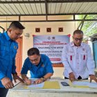 Ketua PWI Aceh, Nasir Nurdin didampingi Ketua YARA, Safaruddin memberikan sambutan menjelang penandatanganan MoU YARA-PWI Aceh tentang pemberian bantuan dan pendidikan hukum yang berlangsung di Warkop Sanusi, Banda Aceh, Rabu, 20 September 2023.