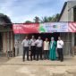 Agen ActionLink Bank Aceh, Marzuki, menerima kunjungan petugas Bank Aceh, di Jalan Meunasah Manyang, Desa Lamgarot, Kecamatan Ingin Jaya, Aceh Besar, Rabu (13/09/2023). Marzuki merupakan salah satu agen yang telah menerima benefit menjadi agen laku pandai Bank Aceh, ActionLink.