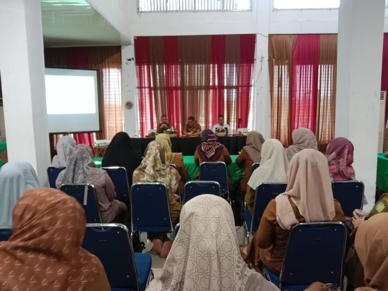 Pj Bupati Aceh Besar Muhammad Iswanto SSTP MM yang diwakili Asisten III Administrasi Umum Setdakab Aceh Besar Jamaluddin S.Sos MM, membuka sosialisasi dan FGD Penyusunan Rencana Tindak Pengendalian (RTP) pada Organisasi Perangkat Daerah dilingkungan Pemkab Aceh Besar, Dekranasda, Gani, Ingin Jaya, Selasa (12/12/2023).