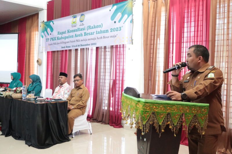 Pj Bupati Aceh Besar Muhammad Iswanto memberikan arahan dan bimbingan serta membuka secara resmi Rapat Konsultasi (Rakon) TP-PKK Kabupaten Aceh Besar tahun 2023 dengan mengusung tema 