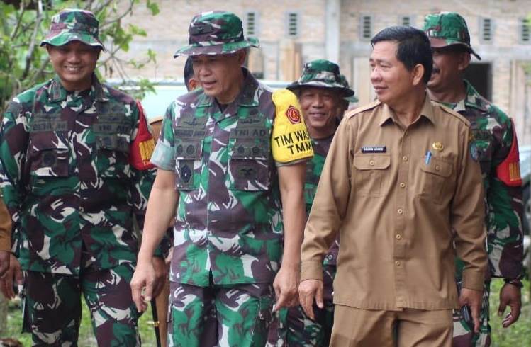 Tim WanevTim Pengawasan dan Evaluasi (Wasev) melakukan peninjauan terhadap jalannya program TMMD ke-119 Kodim 0110 di Gampong Alu Manggota, kecamatan Blangpidie Aceh Barat Daya (Abdya)