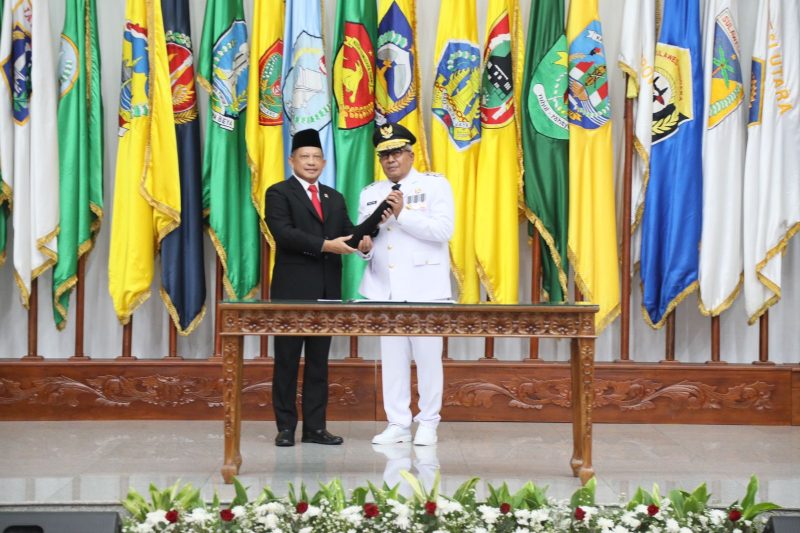 Menteri Dalam Negeri, Muhammad Tito Karnavian Melantik, Bustami, SE. M, Si sebagai Penjabat Gubernur Aceh di Kantor Menteri Dalam Negeri, Jakarta, Rabu (13/03/2024). 