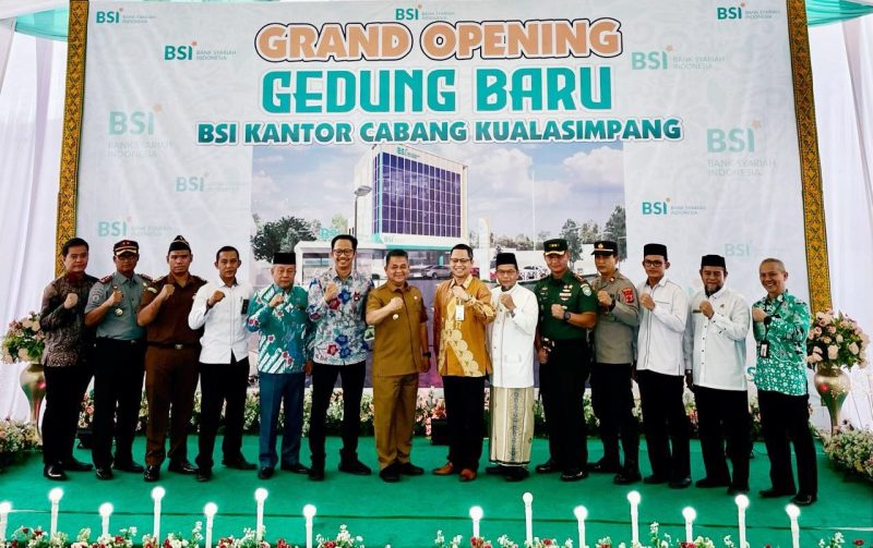Regional CEO BSI Aceh bersama dengan Pj Bupati Aceh Tamiang dan Forkompimda Kab. Aceh Tamiang.