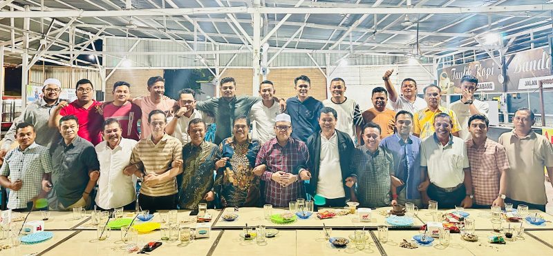 Tokoh politik lintas partai di Kabupaten Aceh Barat Daya diabadikan saat bersilahturahmi. Foto Teuku Nizar 