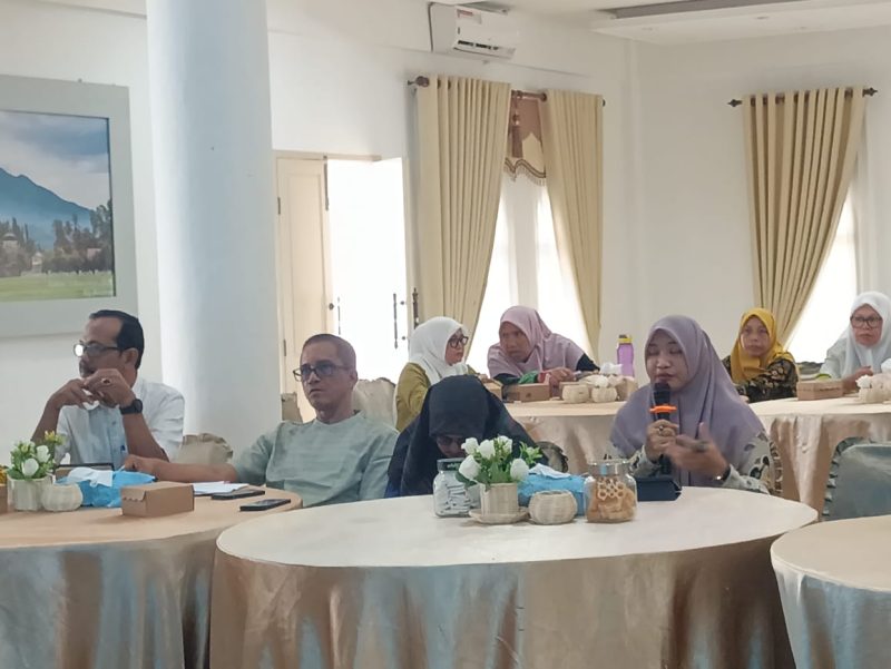 Bunda PAUD Kabupaten Aceh Besar, Cut Rezky Handayani SIP MM membuka kegiatan Sosialisasi dan Advokasi Pencegahan dan Penanganan Kekerasan terhadap Anak di Kabupaten Aceh Besar di Meuligo Bupati Aceh Besar, Jumat (26/4/2024).