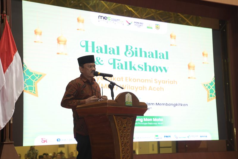 Asisten II Sekda Aceh, Ir. Mawardi memberikan sebutan sekaligus menjadi narasumber pada kegiatan talk Show Masyarakat Ekonomi Syariah(Mes) di anjong Monmata, Banda Aceh, (4/5/2024). (Foto | Biro Adpim Setda Aceh) 