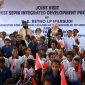 Menteri Luar Negeri RI Retno Marsudi bersama Menlu Papua Nugini Justin Tkatchenko mengunjungi Sekolah Dasar (SD) Wutung di kawasan perbatasan RI- Papua Nugini,Kamis(9/5/2024). (Foto | Kemlu RI )