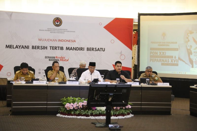Menteri Koordinator Bidang Pembangunan Manusia dan Kebudayaan (Menko PMK) Muhadjir Effendy, bersama Menteri Dalam Negeri (Mendagri) Tito Karnavian dan Menteri Pemuda dan Olahraga Republik Indonesia (Menpora) Dito Ariotedjo, Penjabat Gubernur Aceh, Bustami Hamzah, dan Penjabat Gubernur Sumatera Utara, Mayjen TNI (Purn) Hassanudin menggelar Rakor Tingkat Menteri mengenai persiapan Pekan Olahraga Nasional (PON) di Aceh dan Sumatera Utara di Gedung Kemenko PMK, Jakarta, Selasa, 14 Mei 2024. (Foto: Humas BPPA)
