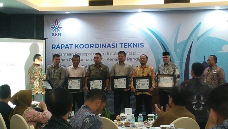 BKPSDM Aceh Barat Raih Penghargaan Pengelolaan NIP Terbaik. Foto: NOA.co.id/Hidayat 