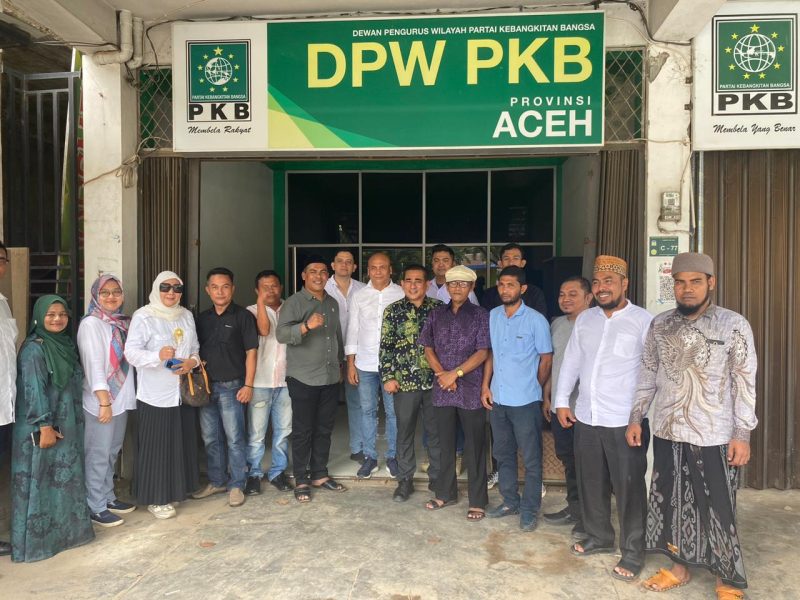 Pimpinan Wilayah (DPW) PKB Aceh, usai menerima berkas pendaftaran di Kantor DPW PKB Aceh, Jalan Soekarno-Hatta, Rabu 15 Mei 2024. Foto: NOA.co.id/Hidayat 