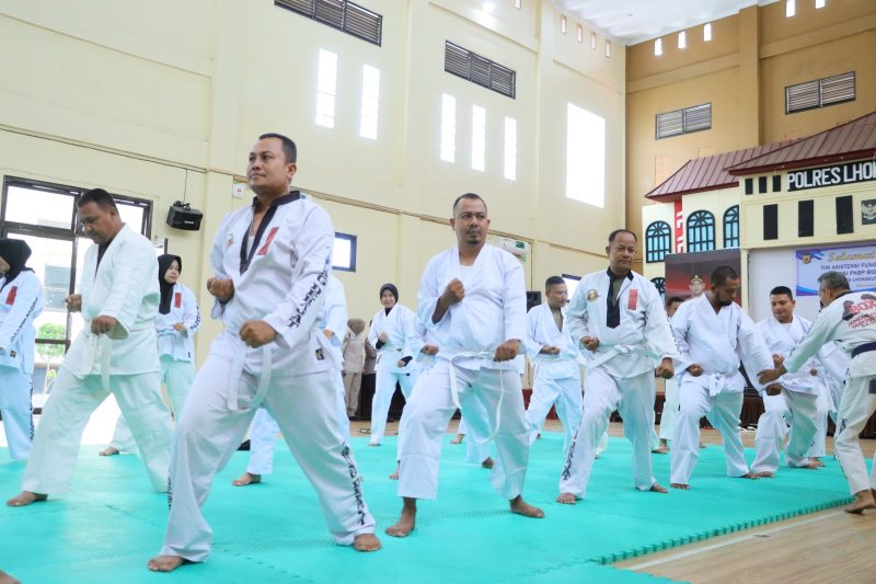 Foto latihan Beladiri anggota Polres Lhokseumawe. (NOA.co.id)