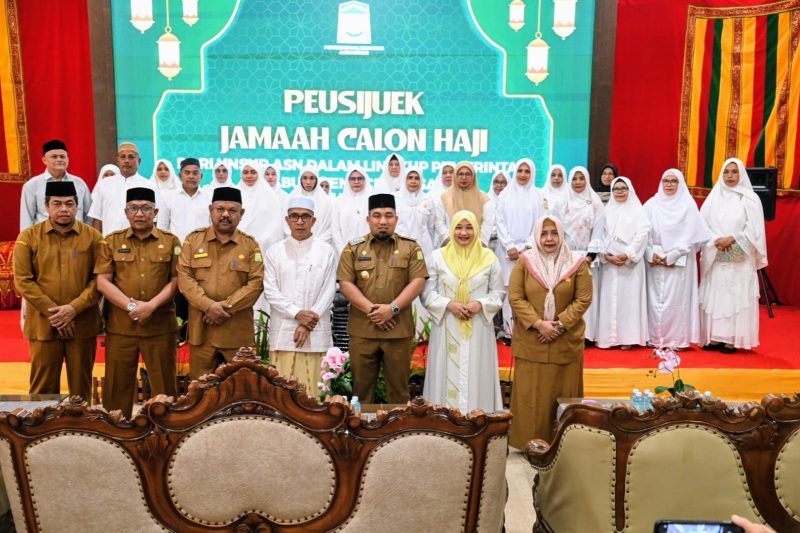 Peusijuk Jamaah Calon Haji ASN Pemkab Aceh Besar 2024. Foto: NOA.co.id