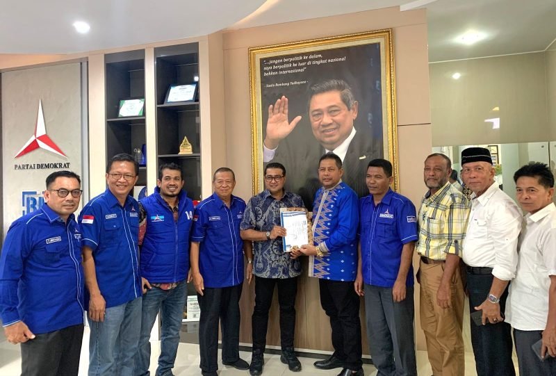 Amal Hasan Bacalon Bupati Aceh Jaya Daftar ke Demokrat. Foto: NOA.co.id