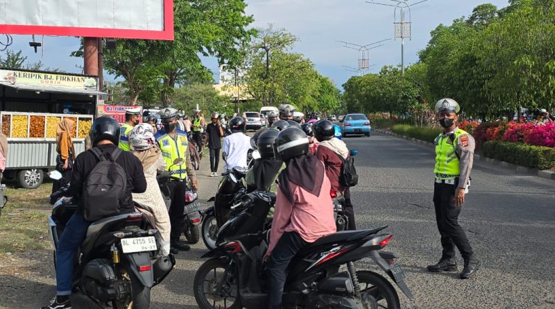 Personel Satlantas Polresta Banda Aceh tengah melakukan Patroli dan Hunting System di sejumlah ruas jalan yang Rawan Pelanggaran dan Kecelakaan Lalulintas, Sabtu (4/5/2024).