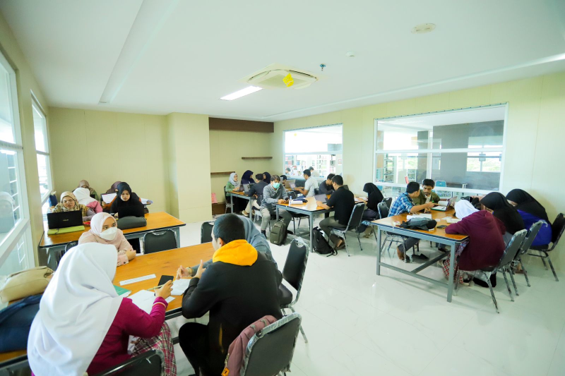 Menurut data dari Badan Pusat Statistik tahun 2022, tingkat minat membaca di masyarakat Indonesia secara keseluruhan mencapai skor 3,49, berada pada level sedang. Sementara di Aceh, tingkat minat membaca mencapai skor 3,57. Namun demikian, dibandingkan dengan daerah lain, minat membaca di Aceh masih tergolong rendah.