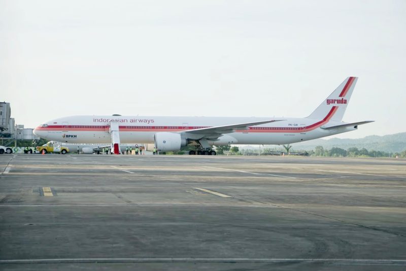 Pesawat Garuda Indonesia yang membawa jamaah haji asal Aceh dari Bandara SIM (Foto: noa.co.id/FA)