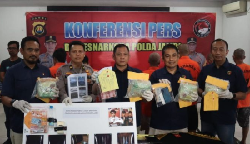 Konferensi penangkapan kurir sabu-sabu dari Aceh (Foto: noa.co.id/FA)