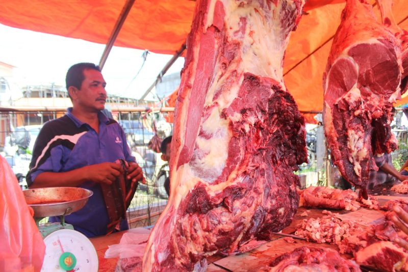 Daging sapi yang dijual untuk Muegang di Pasar Keutapang, Aceh Besar (Foto: noa.co.id/FA)