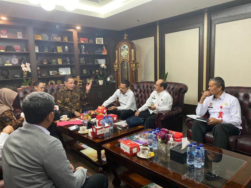 Kepala Kantor Wilayah Kemenkumham Aceh, Meurah Budiman (Kedua Kanan) hadir dalam Pertemuan audiensi Bawaslu dengan Kementerian Hukum dan HAM untuk melakukan konsultasi terkait pembentukan Panitia Pengawas Pemilihan Kepala Daerah di lima Kabupaten/Kota di Provinsi Aceh, Jakarta, Rabu (19/6/2024). (NOA.co.id/HO/Kanwil Kemenkumham Aceh)