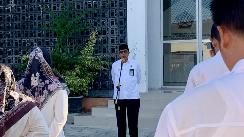 Kepala Kankemenag Aceh Barat, H Abrar Zym SAg MH pada apel pagi, Senin 12 Februari 2024 (Foto.noa.co.id/FA)