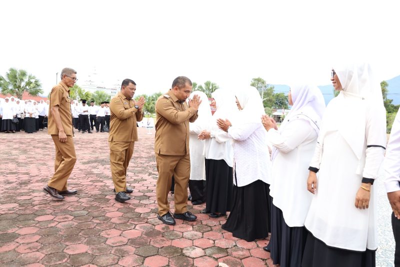 Berkomitmen Tingkatkan Mutu Pendidikan, Pj Bupati Aceh Besar Lantik 14 Kepsek. Foto: NOA.co.id