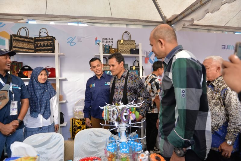 Karya Nyata Festival Vol.7 yang diselenggarakan di Lapangan Blang Padang, Banda Aceh, dengan melibatkan perwakilan UMKM terpilih dari seluruh wilayah Provinsi Aceh, Banda Aceh, Minggu (2/6/2024). (Foto/Farid Ismullah/NOA.co.id).