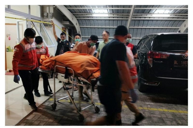 Jasat Korban Danny Kusuma (43) yang berprofesi sebagai salah satu penyiar radio di Banda Aceh. Foto: Humas Polresta Banda Aceh. 