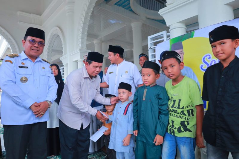 Baitul Mal Kabupaten Aceh Barat Salurkan Santunan kepada 1.677 Anak Yatim. Foto: dok. Istimewa
