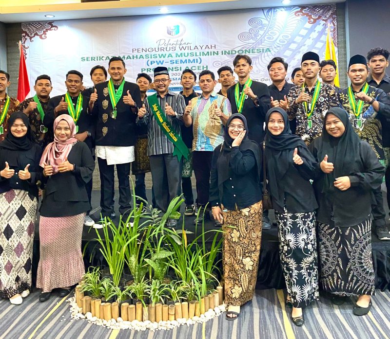 Foto bersama Muhammad Nazar dengan Serikat Mahasiswa Muslimin Indonesia (SEMMI) Aceh (Foto: noa.co.id/FA)