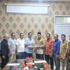 Ketua Pansel Panwaslih Pilkada Kabupaten Pidie, Dr Safwan didampingi anggotanya saat menyerahkan 15 nama calon Panwaslih ke Komisi I DPRK Pidie, Sabtu, (15/6/2024) (Foto Amir Sagita).