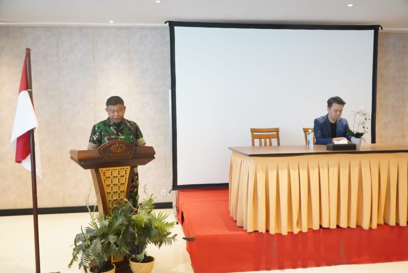 Kapendam IM Kolonel Inf Drs. Alim Bahri saat membuka acara Penataran Fotografi dan Videografi TA. 2024 dan dihadiri seluruh Satuan jajaran Kodam IM, yang berlangsung di Aceh Seafood Banda Aceh (20/06/2024) (Foto: noa.co.id/FA)