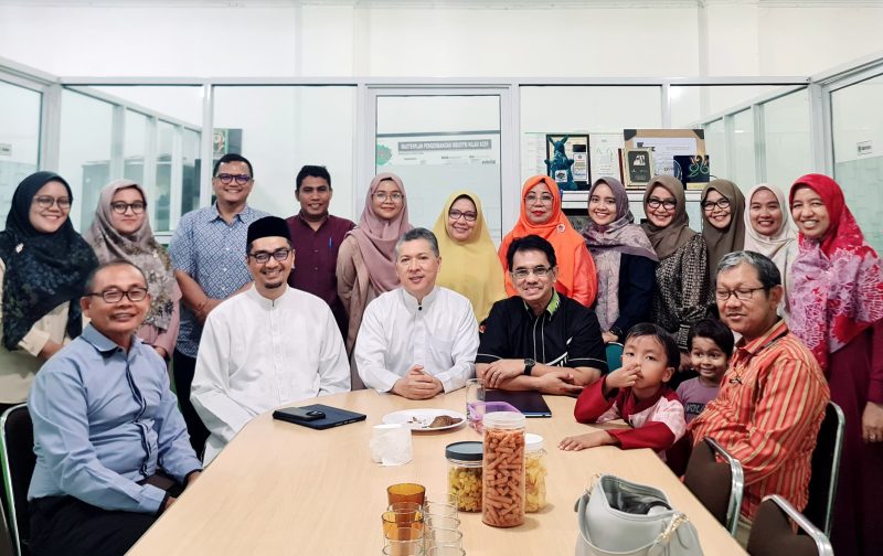 Kepala Dinas Pendidikan Aceh, Marthunis, ST., DEA, melakukan kunjungan kerja ke Atsiri Research Centre (ARC) PUI-PT Nilam Aceh Universitas Syiah Kuala (USK) pada Jum'at, 21 Juni 2024. Foto: dok. Istimewa/NOA.co.id