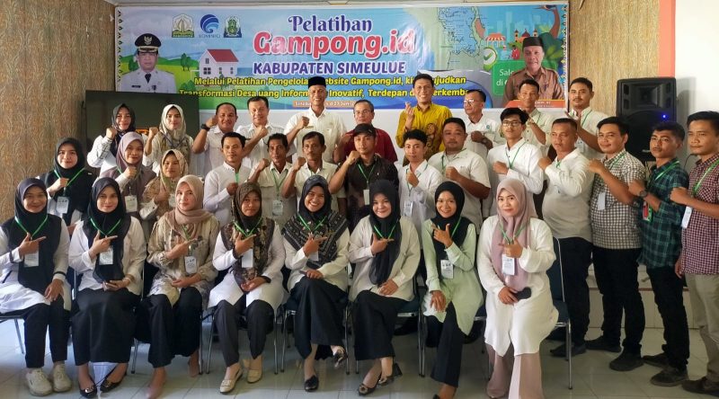 Pj Sekretaris Daerah Simeulue, Asludin, M. Kes, saat membuka pelatihan Gampong.id, yang berlangsung di Aula Diskominsa setempat Rabu (26/6/2024) (Foto: noa.co.id/FA)