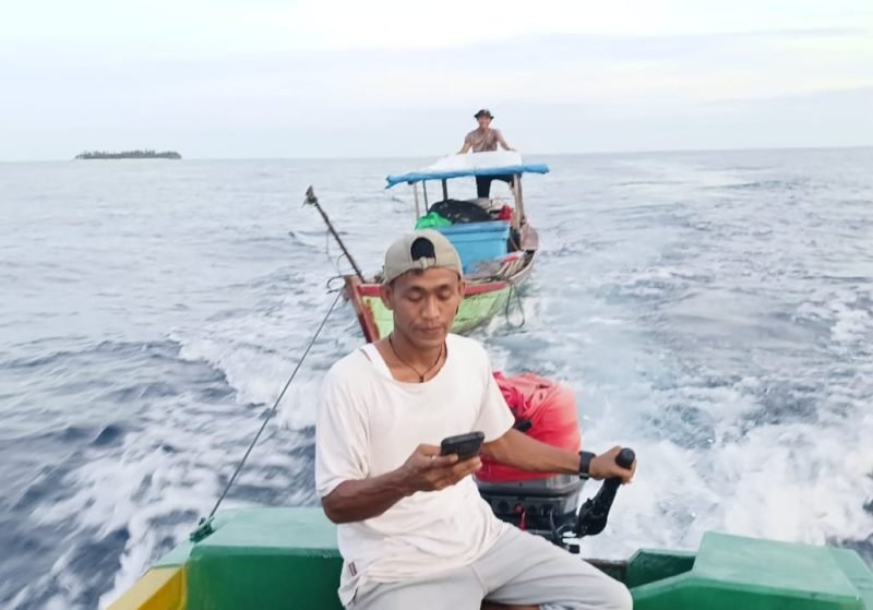 Tim SAR Pulau bersama warga dan Personil Polsek Pulau Banyak mengamankan 1 unit Perahu berisi induk Penyu Hijau (Chelonia mydas), Pulau Palambak, Kecamatan Pulau Banyak Barat, Aceh Singkil, Aceh, Minggu (30/6/2024).NOA.co.id/Farid Ismullah/HO.