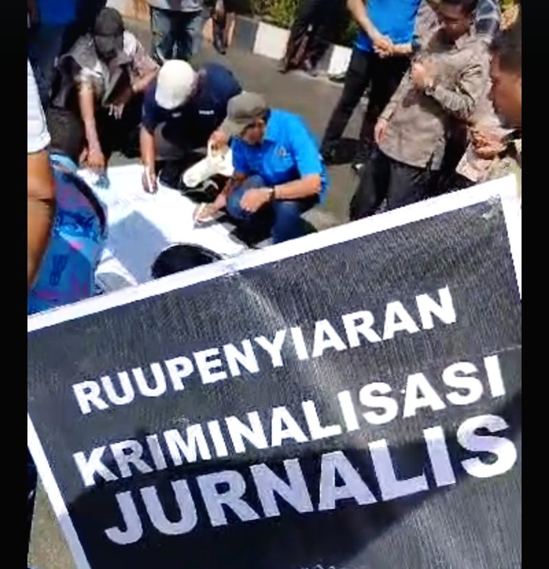 Menolak RUU Penyiara, Wartawan Lakukan Unjuk Rasa di Langsa. Foto: dok. NOA.co.id