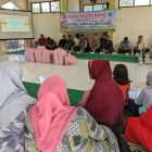 Warga Simpang Beutong Kecamatan Muara Tiga Kabupaten Pidie, saat mengikuti sosialisasi hukum, narkoba dan penanganan stunting di Meunasah, Jumat, (14/6/2024). Foto: Ist/NOA.co.id