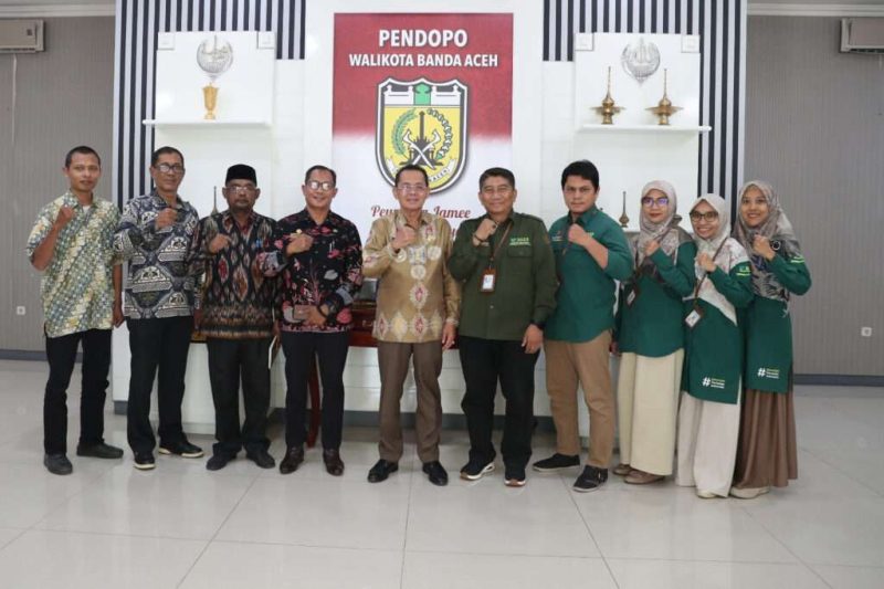 Pemerintah Kota Banda Aceh melalui Dinas Komunikasi Informatika dan Statistik (Diskominfotik) dan Badan Pusat Statistik (BPS) Kota Banda Aceh menegaskan komitmen mereka untuk menghidupkan kembali portal Forum Satu Data. Komitmen ini merupakan hasil rapat terkait penguatan Forum Satu Data. Foto: Kirfan/Noa.co.id