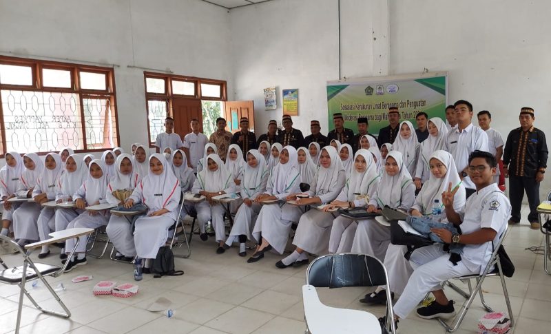 Mahasiswa Kampus Akper Yappkes Aceh Singkil. Foto: Kirfan/Noa.co.id